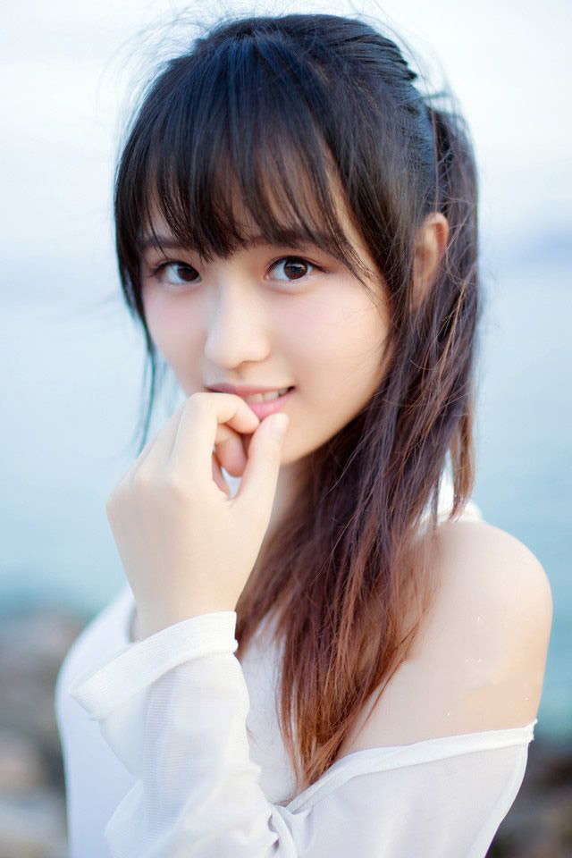 “嗯，家父最近身体不适，妾身明日想回娘家一趟。”美妇有些为难的看向刘璝，毕竟自己夫君久在军中，难得回来，自己却不能够陪伴左右，心中有些愧疚。